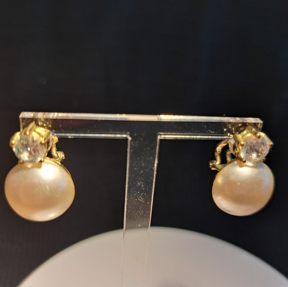 Elegant Neutral Faux Mabe Pearl and CZ Post Earrings Goldtone Earrings